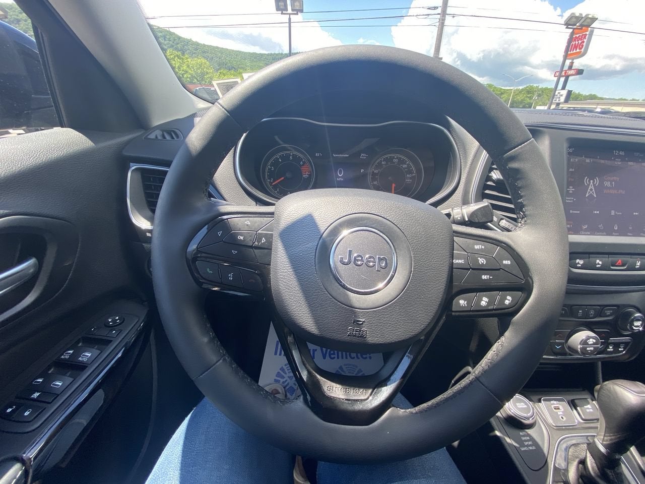 2023 Jeep Cherokee Altitude Lux