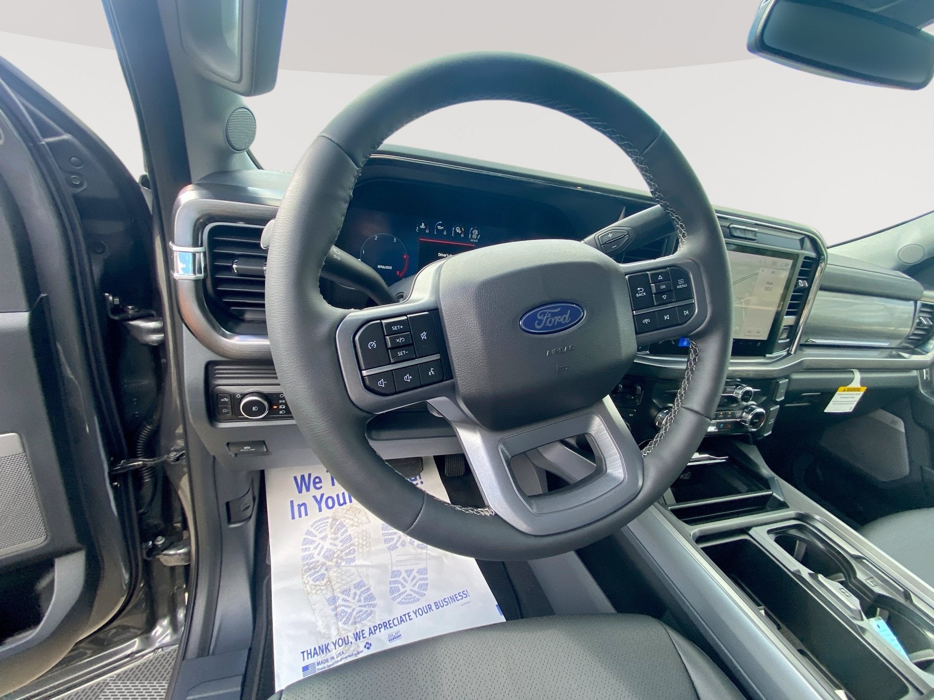 2027 Ford Super Duty F-350 SRW LARIAT