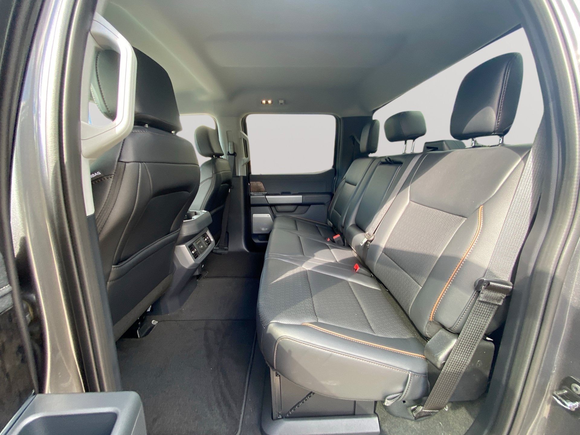 2027 Ford Super Duty F-350 SRW LARIAT