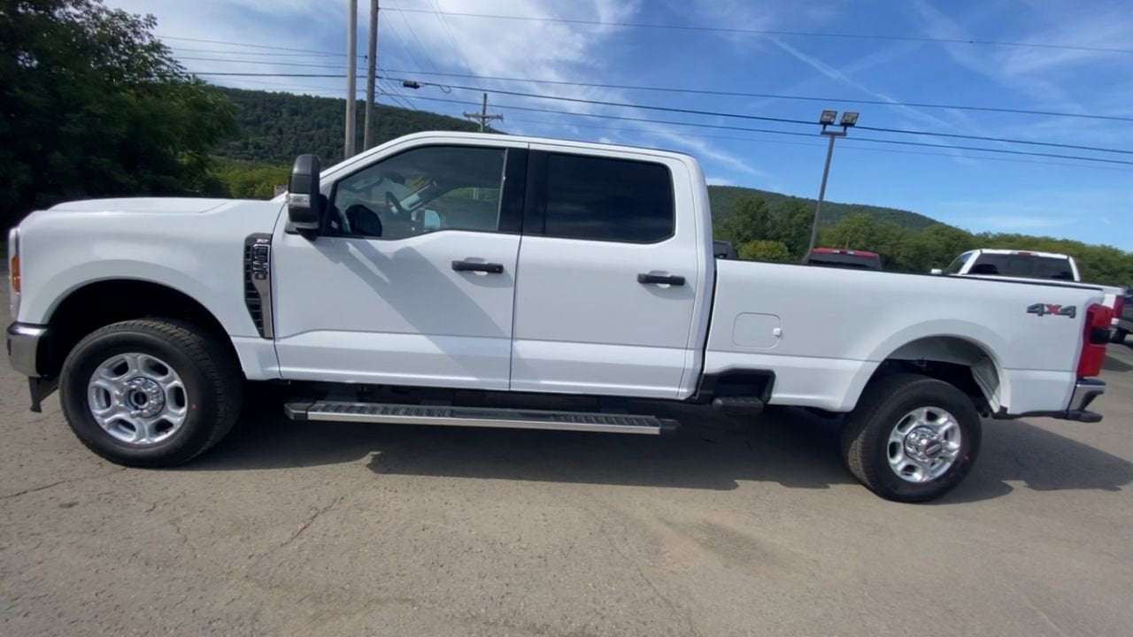 2026 Ford Super Duty F-350 SRW XLT