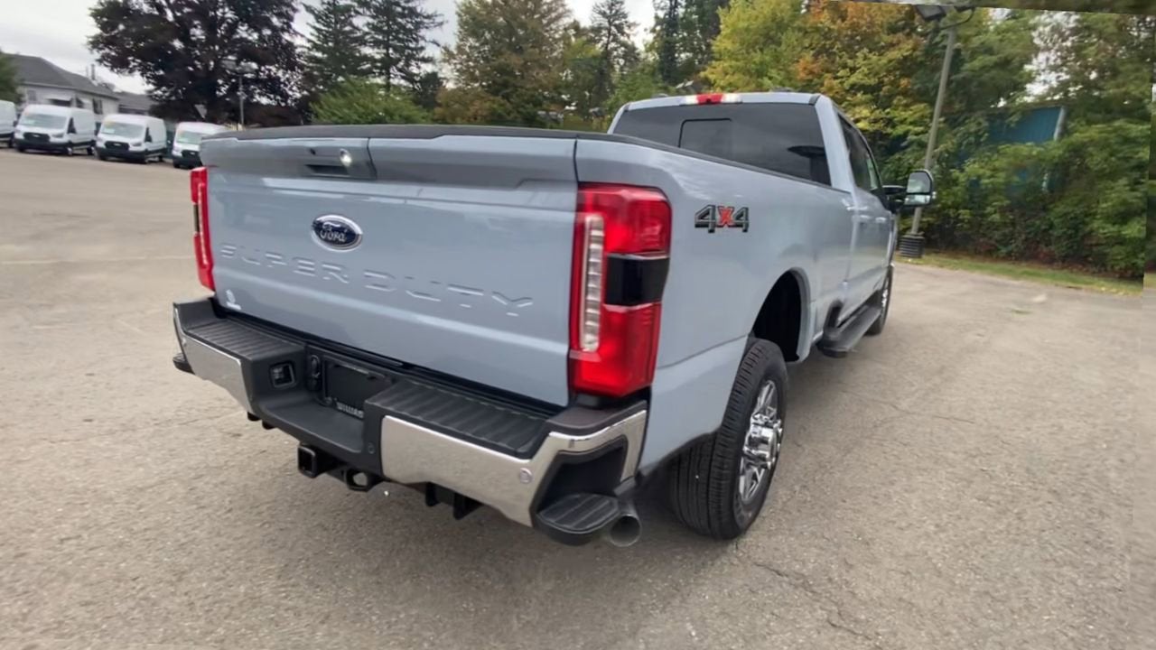 2026 Ford Super Duty F-350 SRW LARIAT