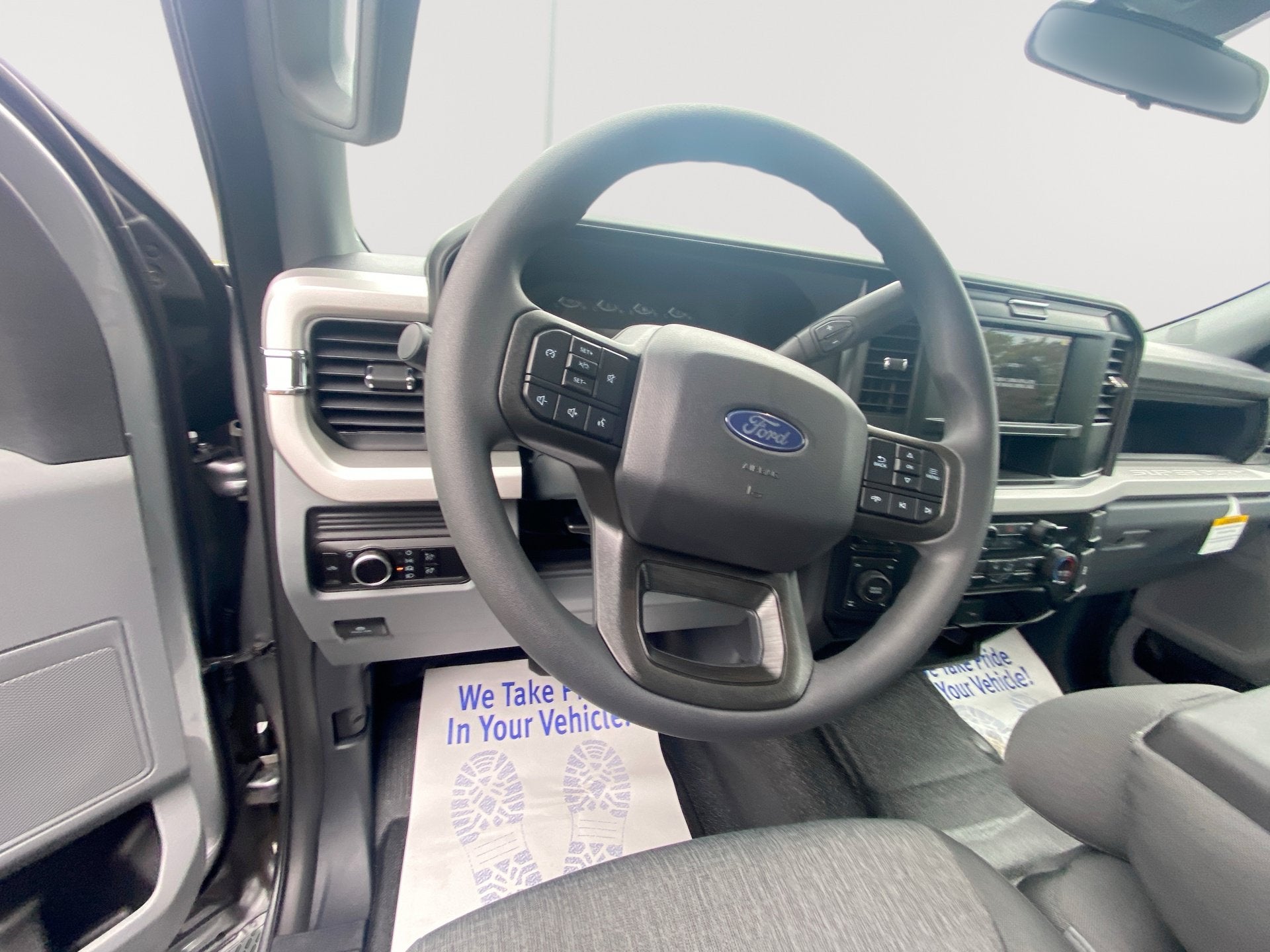 2027 Ford Super Duty F-350 SRW XL