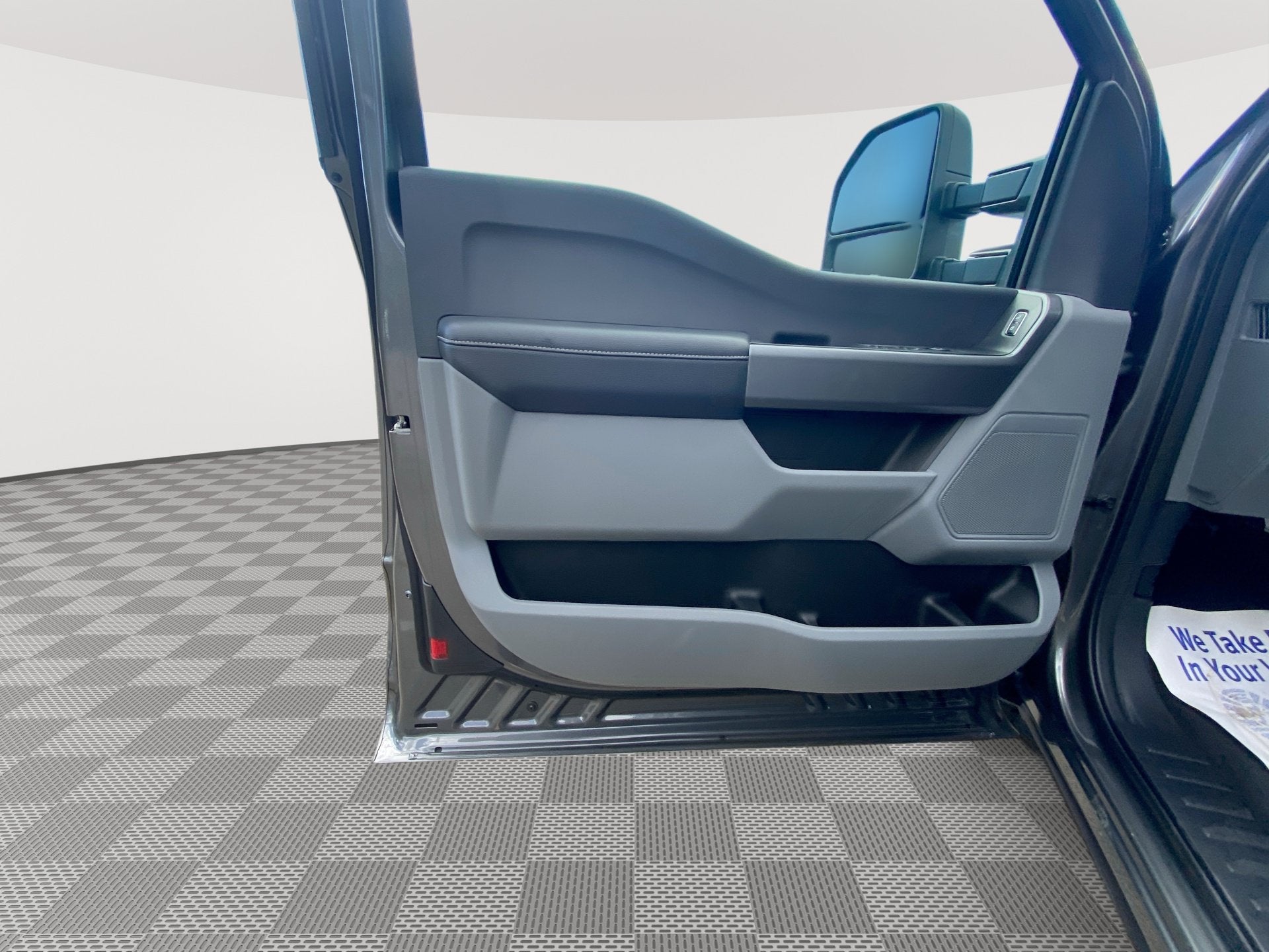 2027 Ford Super Duty F-350 SRW F-350® XLT