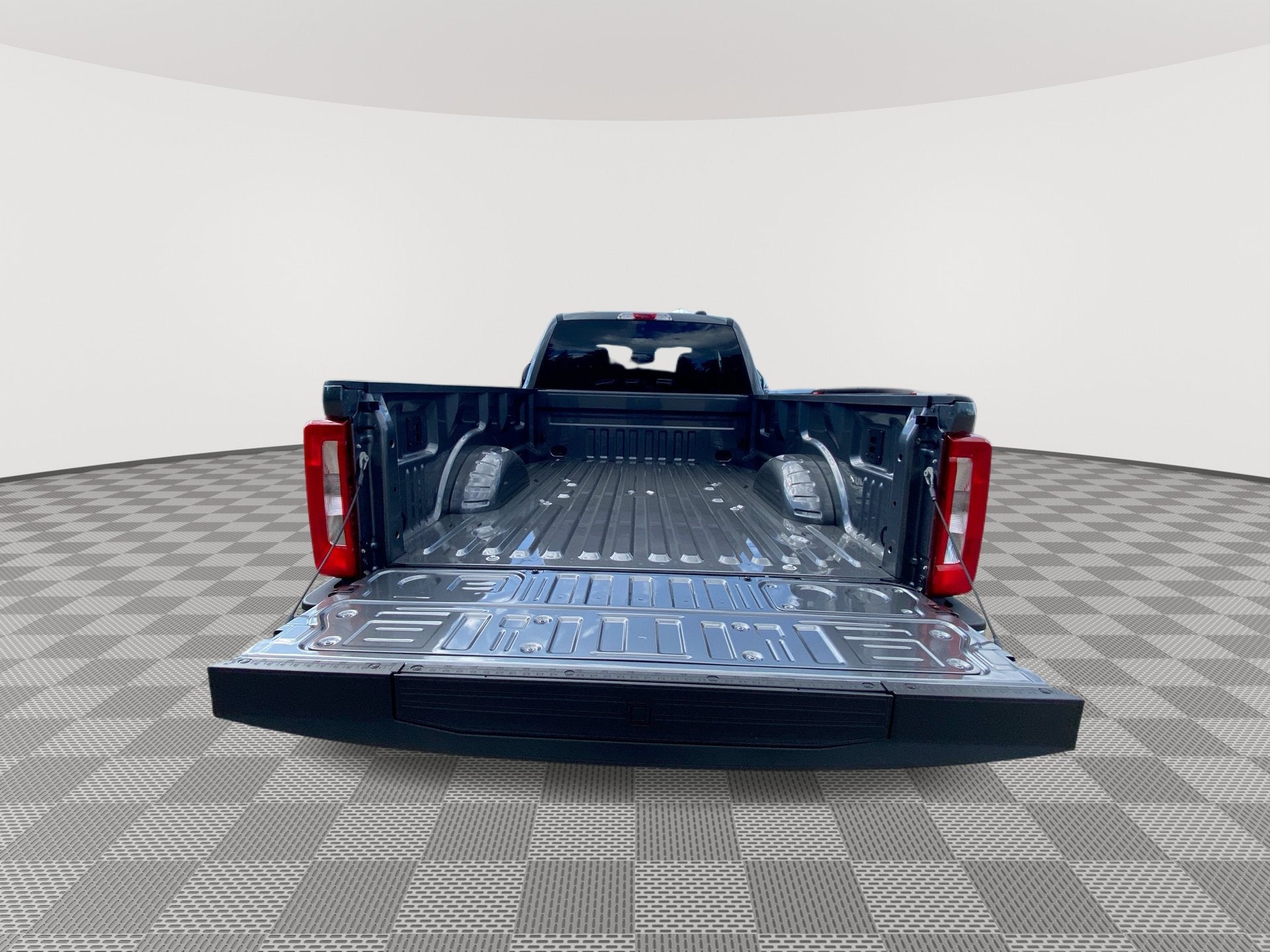 2027 Ford Super Duty F-350 SRW F-350® XLT