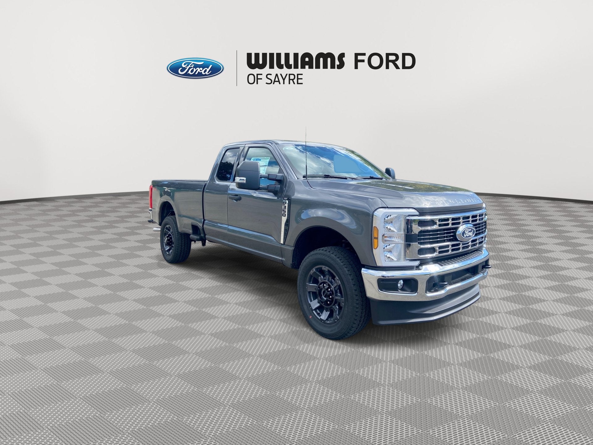 2027 Ford Super Duty F-350 SRW F-350® XLT