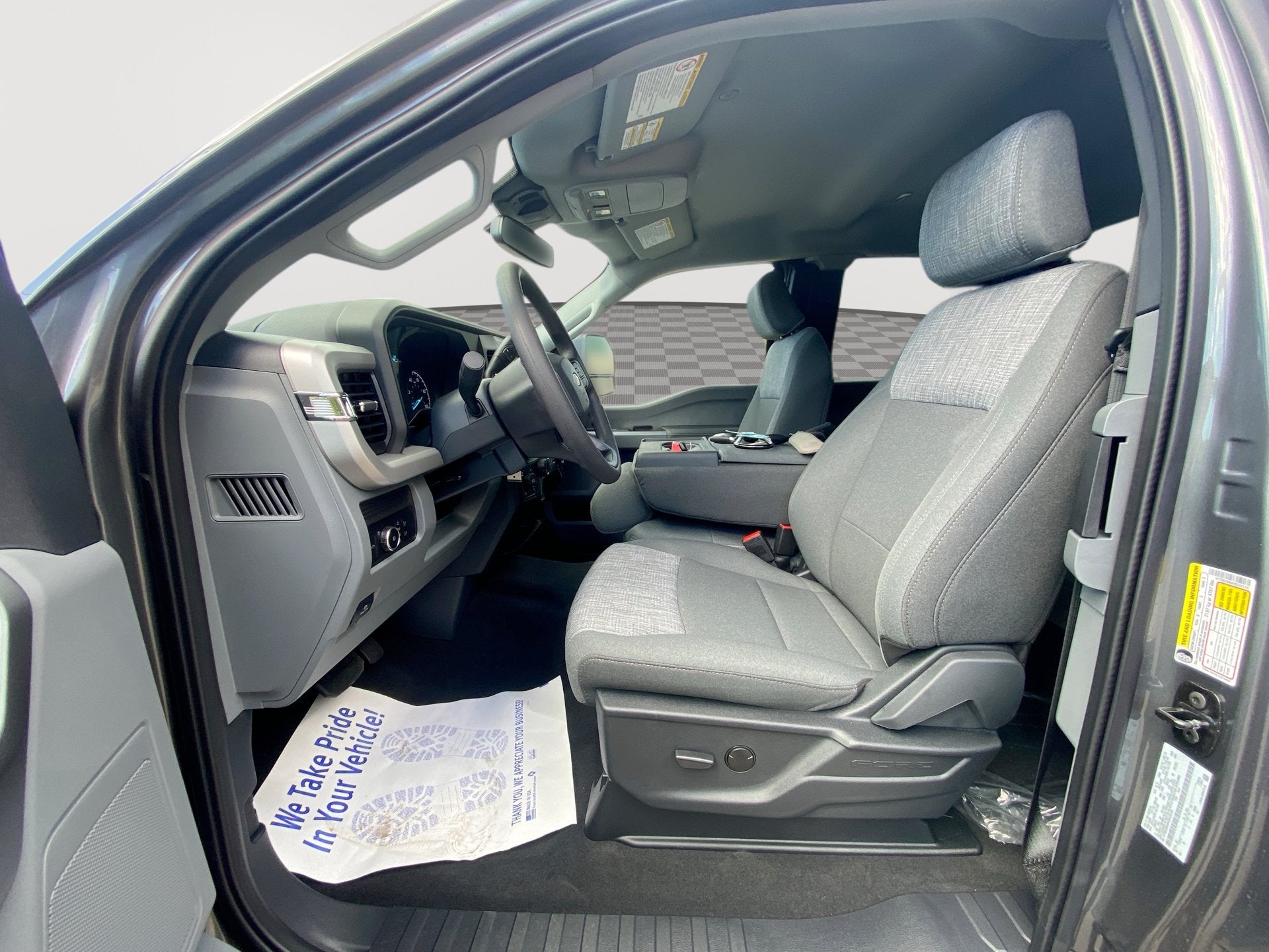 2027 Ford Super Duty F-350 SRW F-350® XLT