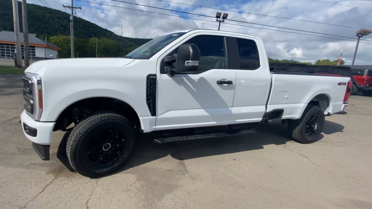 2025 Ford Super Duty F-350 SRW XL