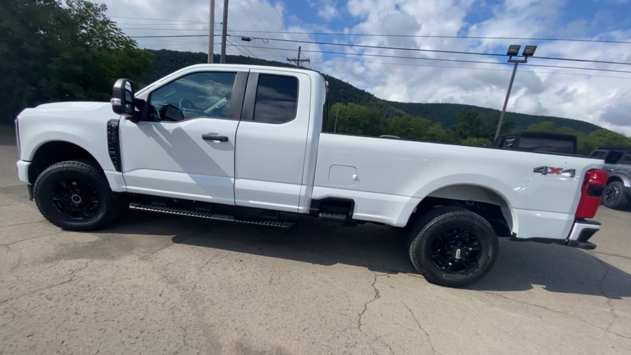 2025 Ford Super Duty F-350 SRW XL