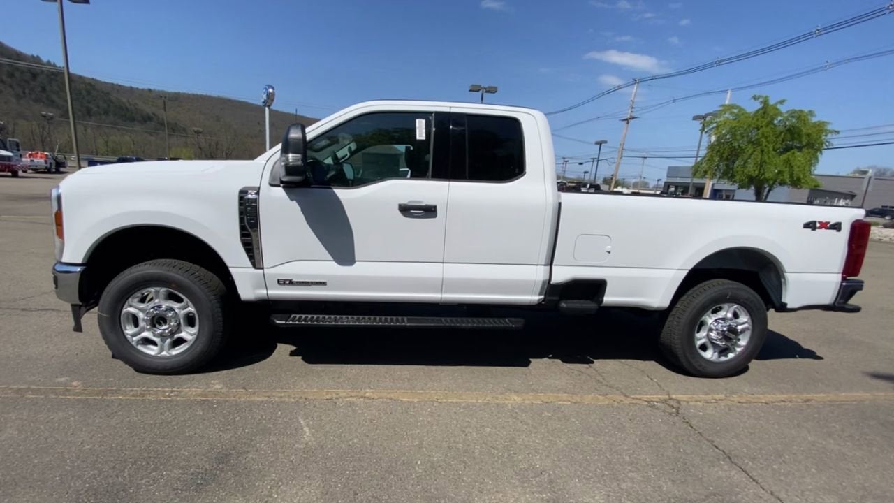 2026 Ford Super Duty F-350 SRW XLT