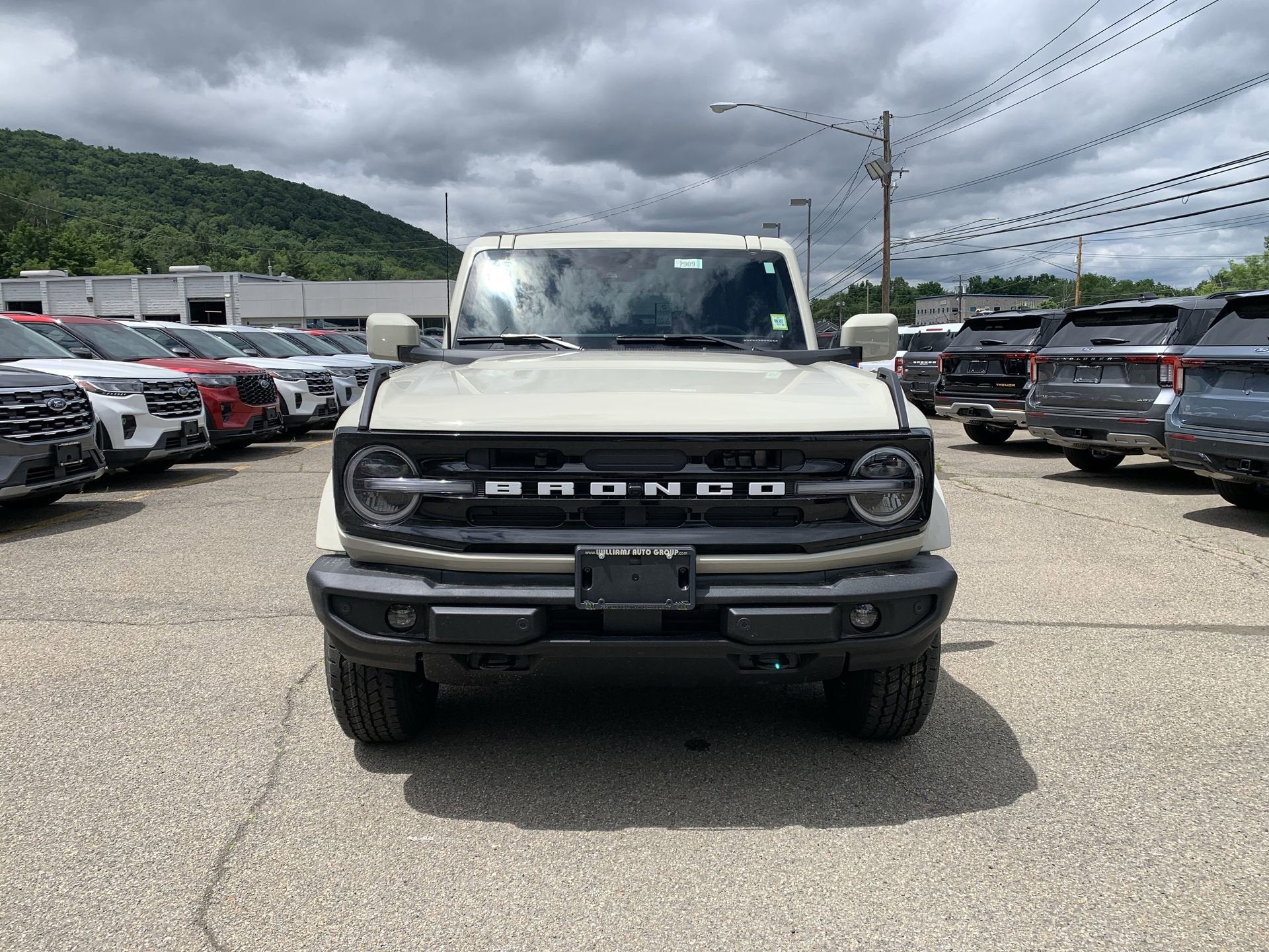 2026 Ford Bronco Outer Banks