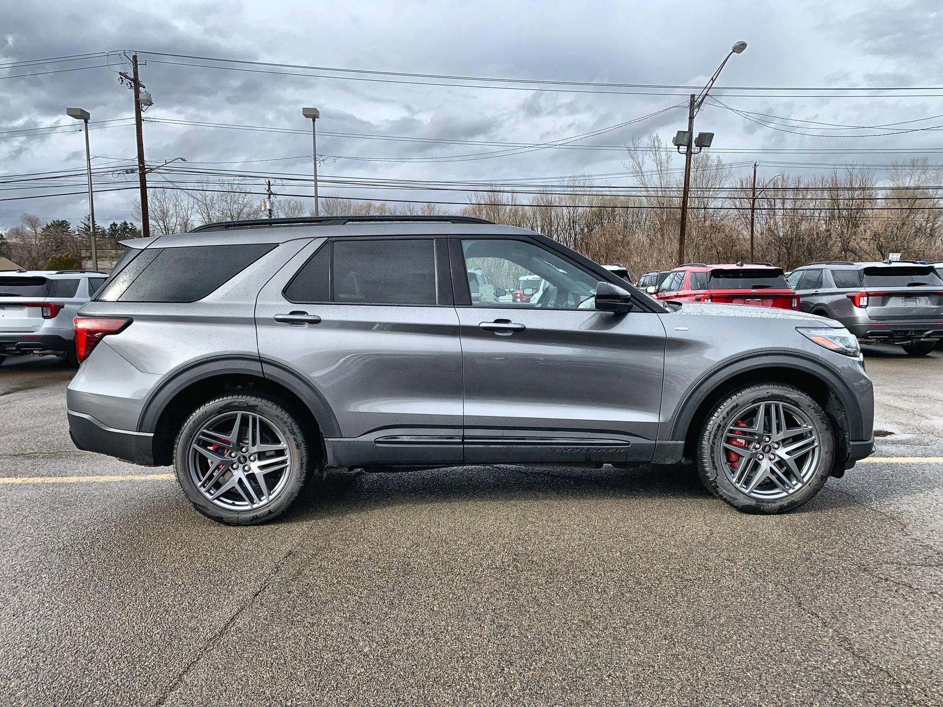 2025 Ford Explorer ST-Line