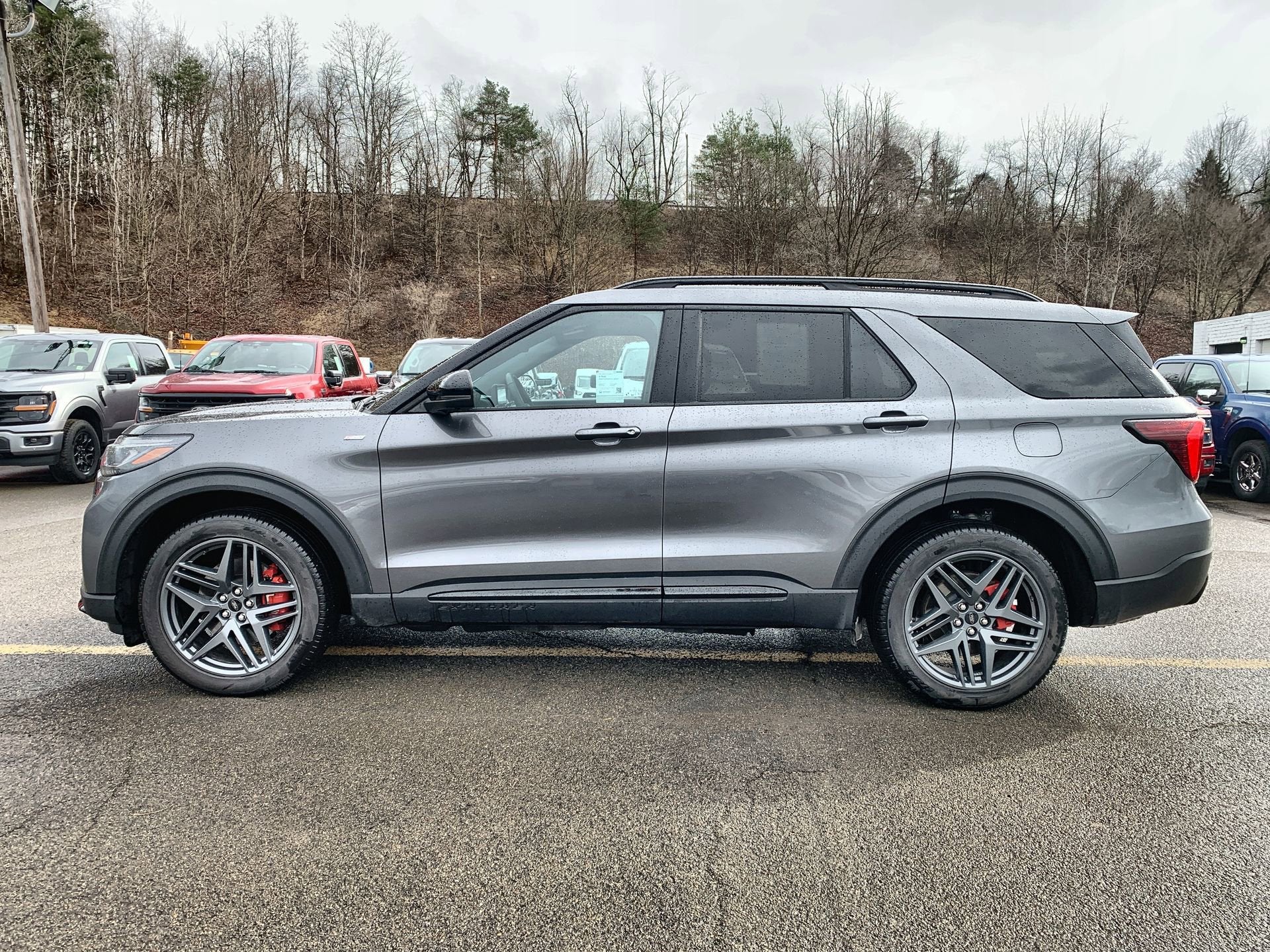 2025 Ford Explorer ST-Line