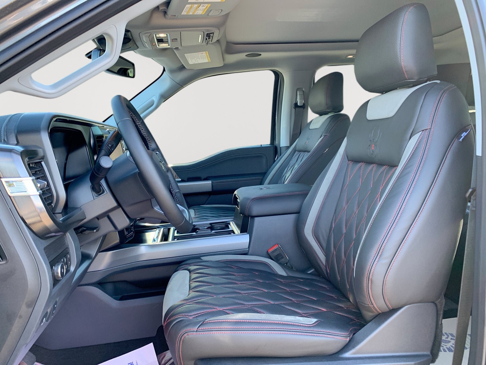 2027 Ford Super Duty F-250 SRW F-250® Lariat®