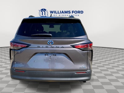 2022 Toyota Sienna XLE