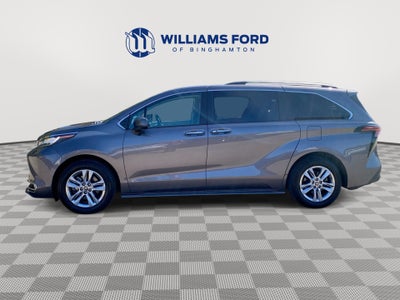 2022 Toyota Sienna XLE