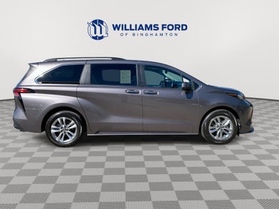 2022 Toyota Sienna XLE