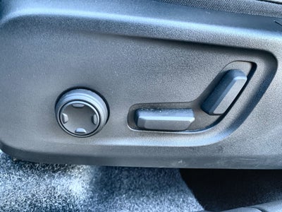 2025 Volvo XC40 Core Bright Theme