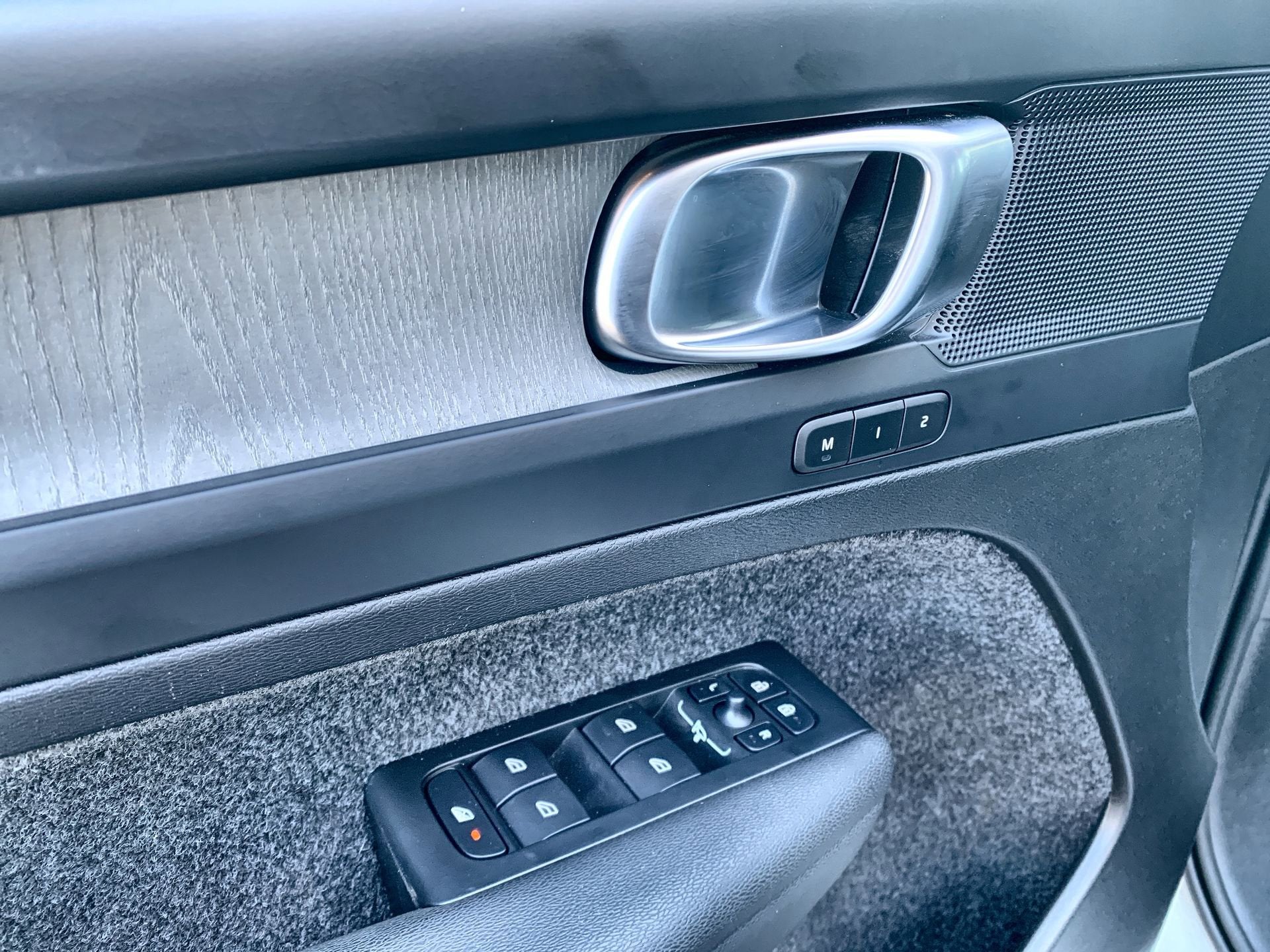 2025 Volvo XC40 Core Bright Theme