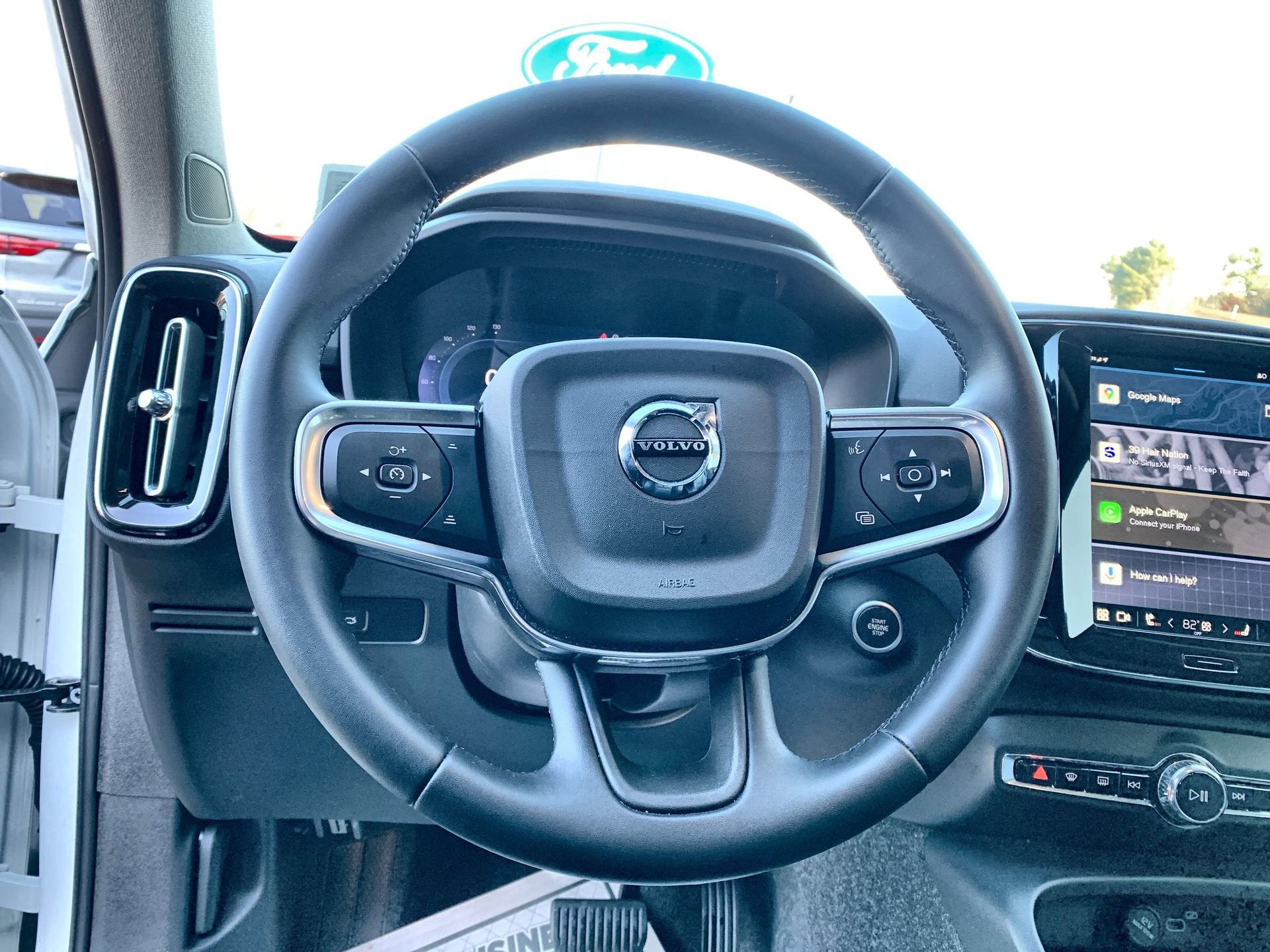 2025 Volvo XC40 Core Bright Theme