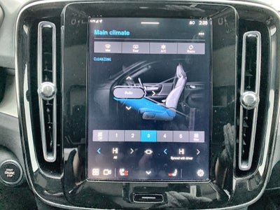 2025 Volvo XC40 Core Bright Theme