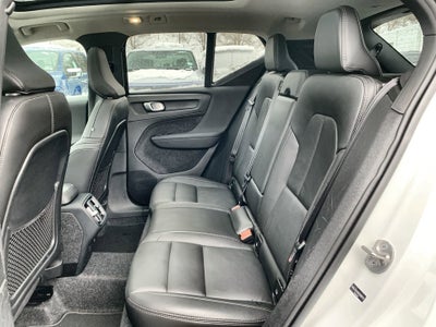 2025 Volvo XC40 Core Bright Theme