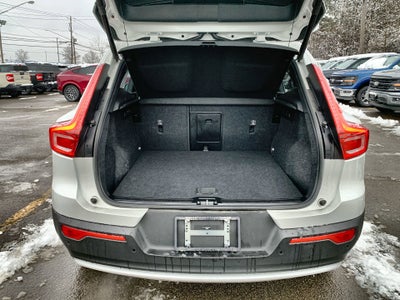 2025 Volvo XC40 Core Bright Theme