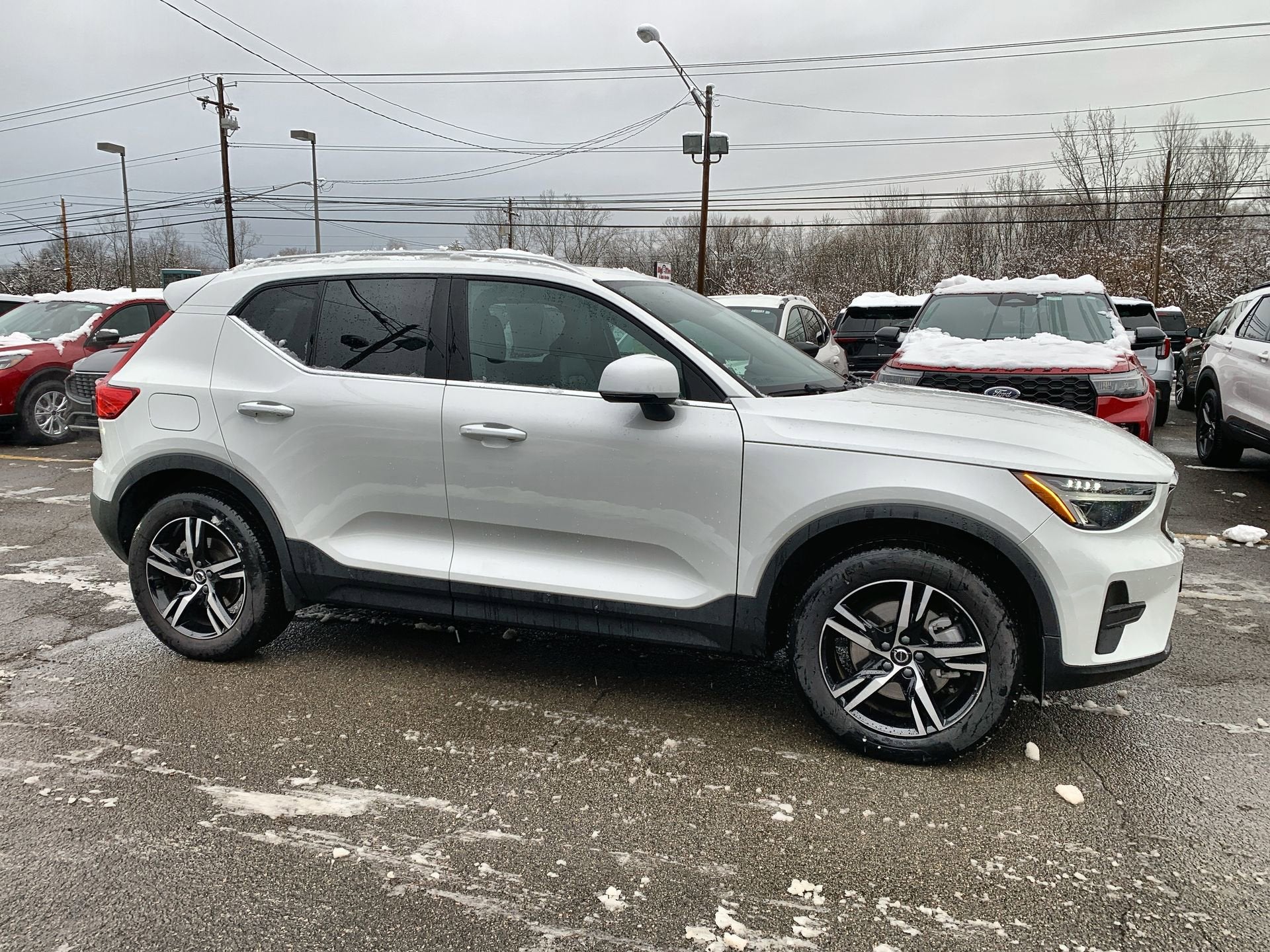 2025 Volvo XC40 Core Bright Theme