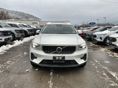 2025 Volvo XC40 Core Bright Theme