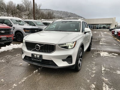 2025 Volvo XC40 Core Bright Theme