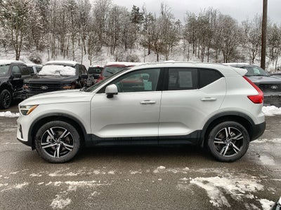 2025 Volvo XC40 Core Bright Theme