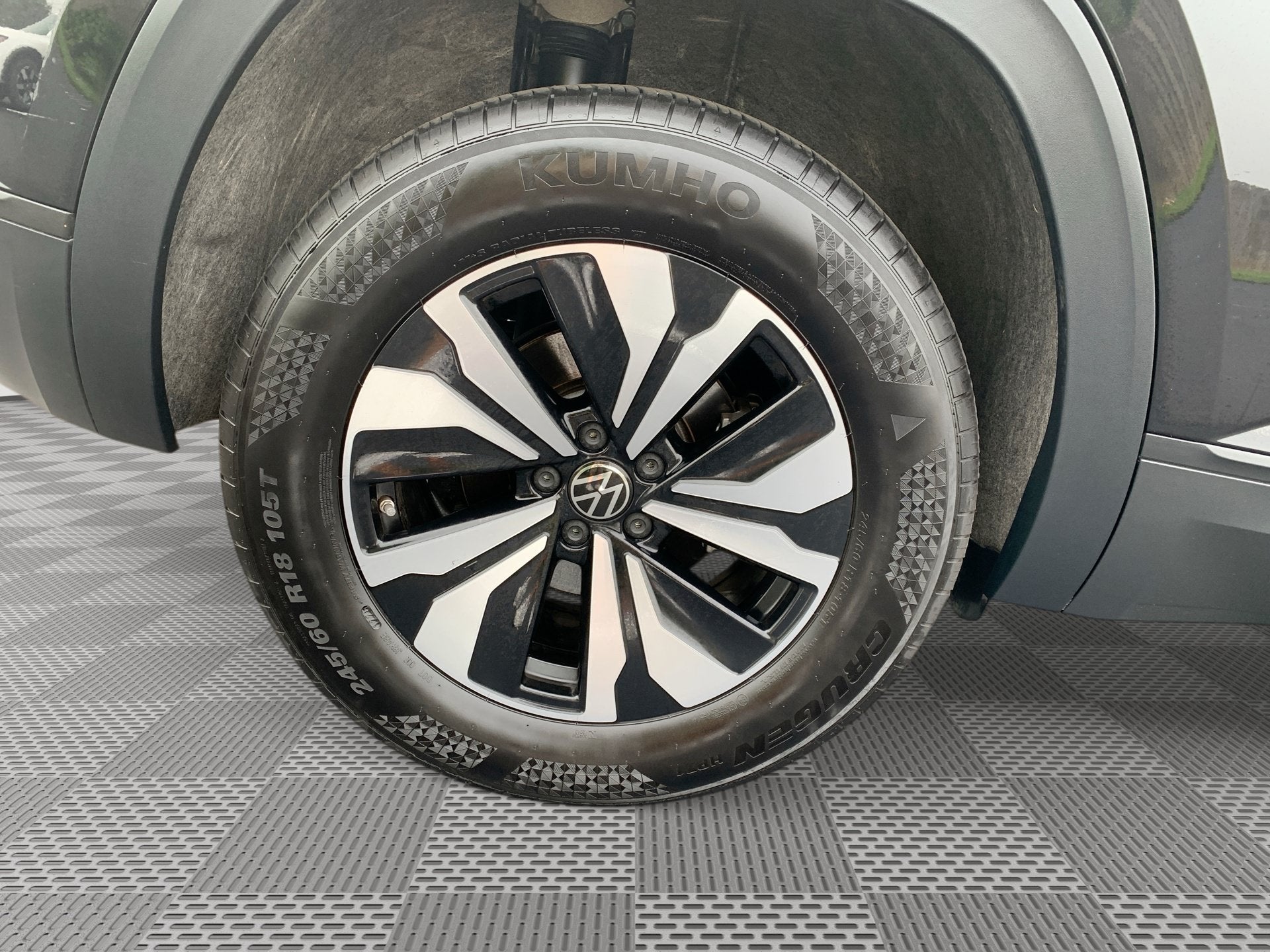 2025 Volkswagen Atlas Cross Sport 2.0T SE