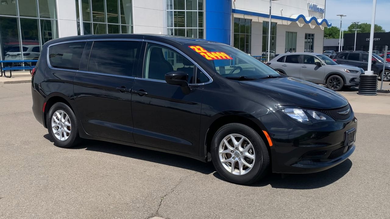 2022 Chrysler Voyager LX