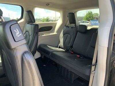 2022 Chrysler Voyager LX