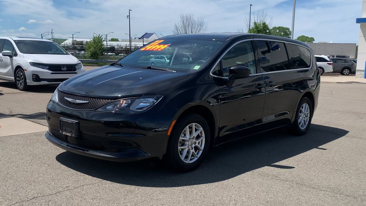 2022 Chrysler Voyager LX