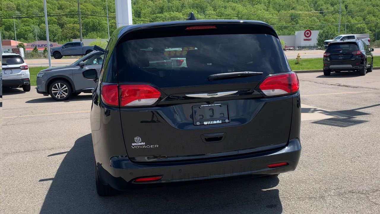2022 Chrysler Voyager LX