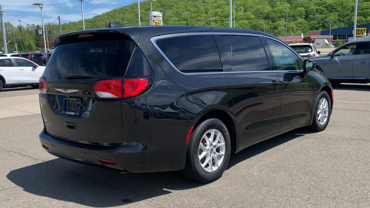 2022 Chrysler Voyager LX