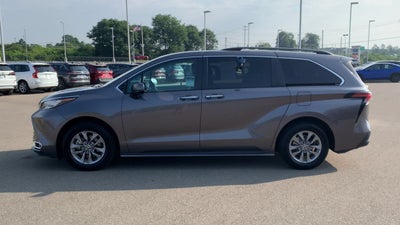 2022 Toyota Sienna XLE
