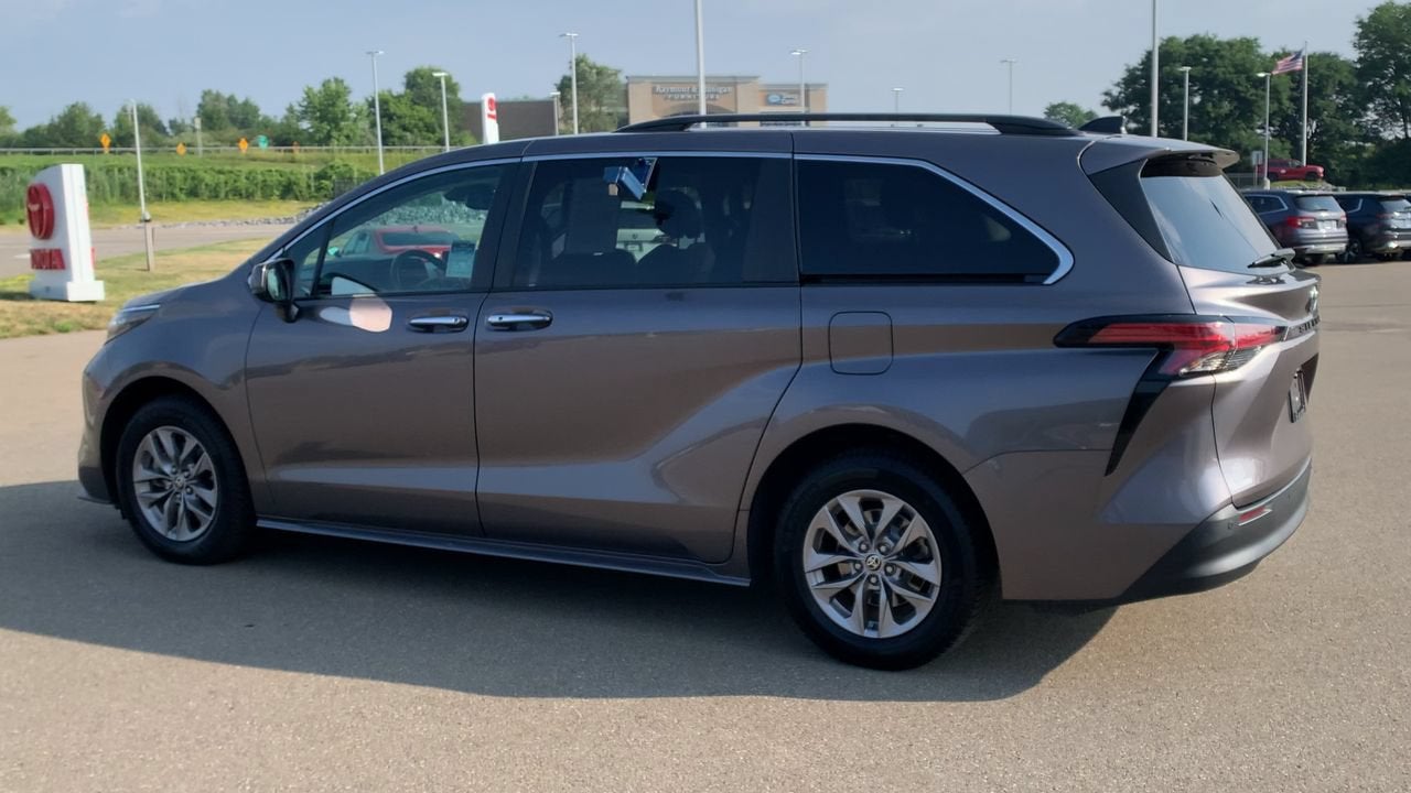 2022 Toyota Sienna XLE