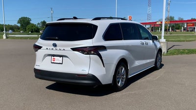 2025 Toyota Sienna XLE