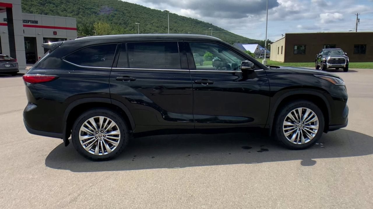 2023 Toyota Highlander Platinum