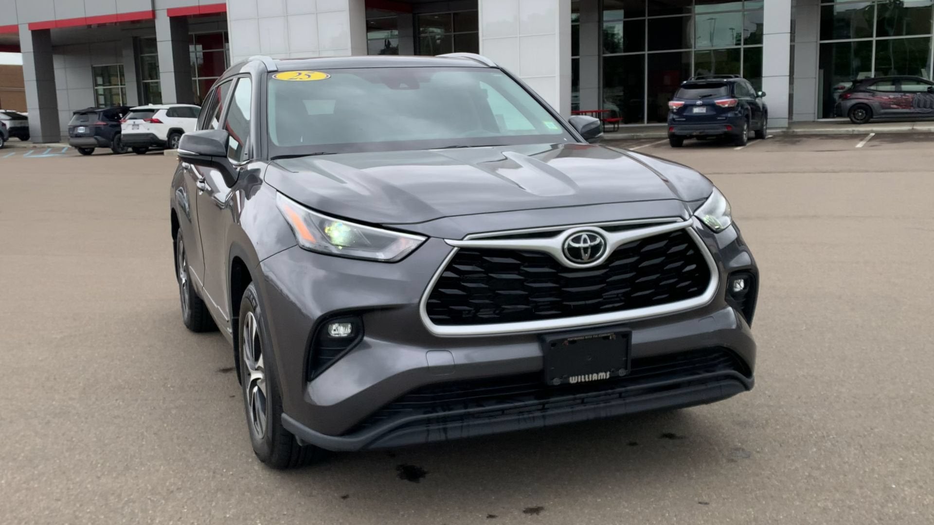 2025 Toyota Highlander XLE