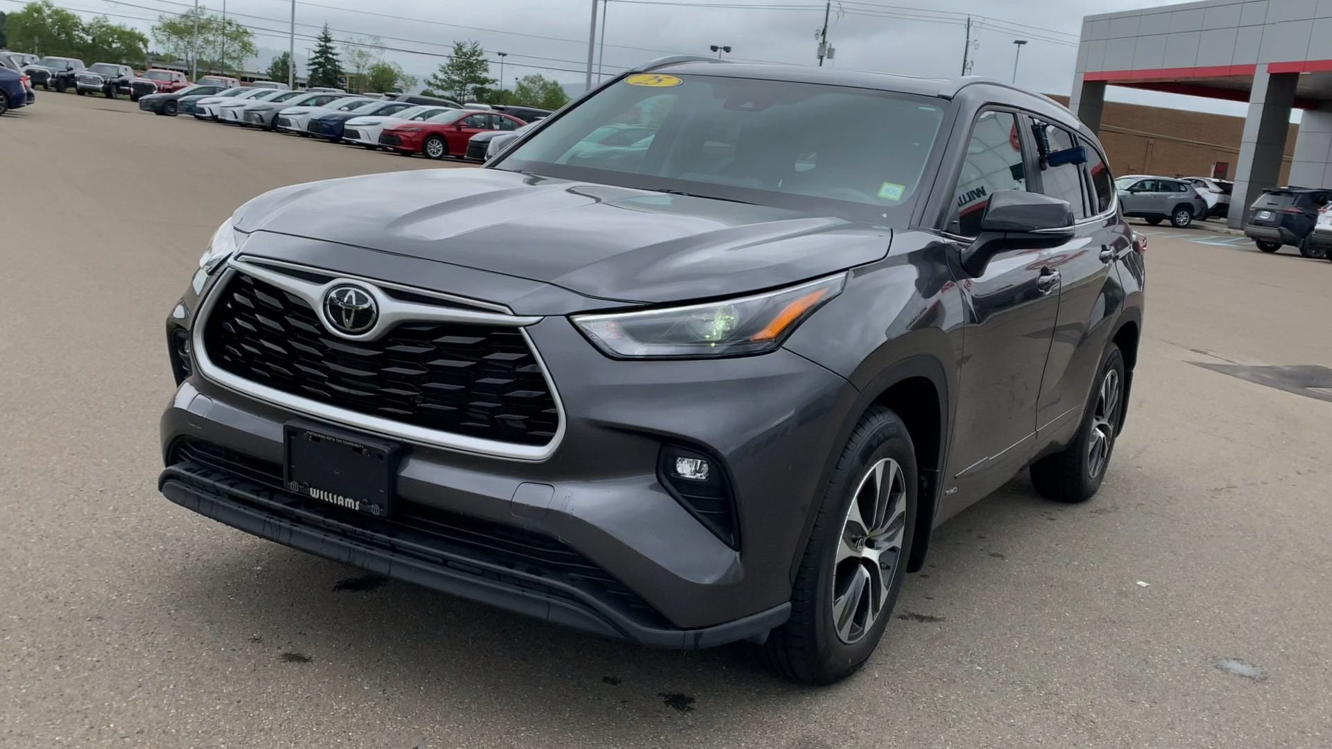 2025 Toyota Highlander XLE