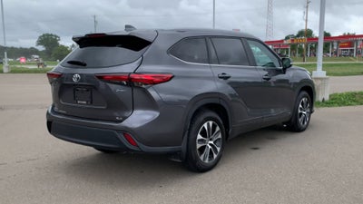 2025 Toyota Highlander XLE
