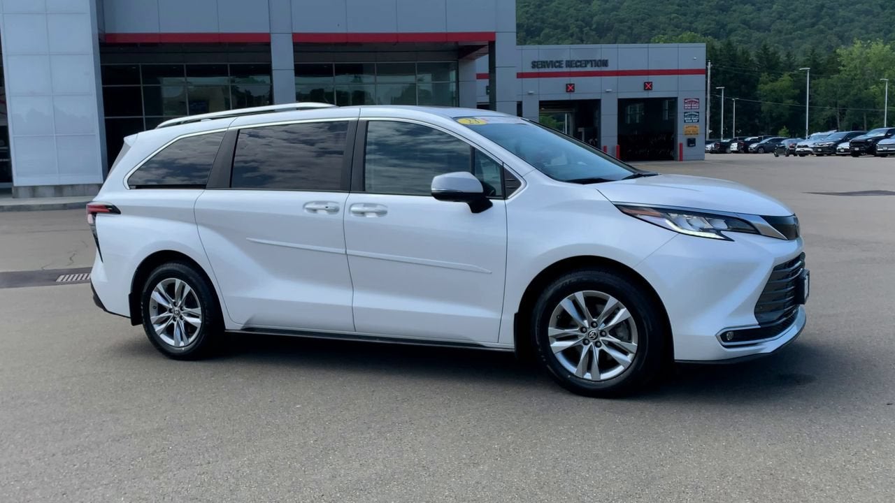 2023 Toyota Sienna Limited
