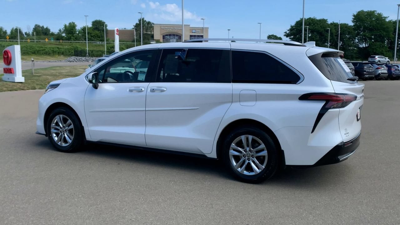 2023 Toyota Sienna Limited