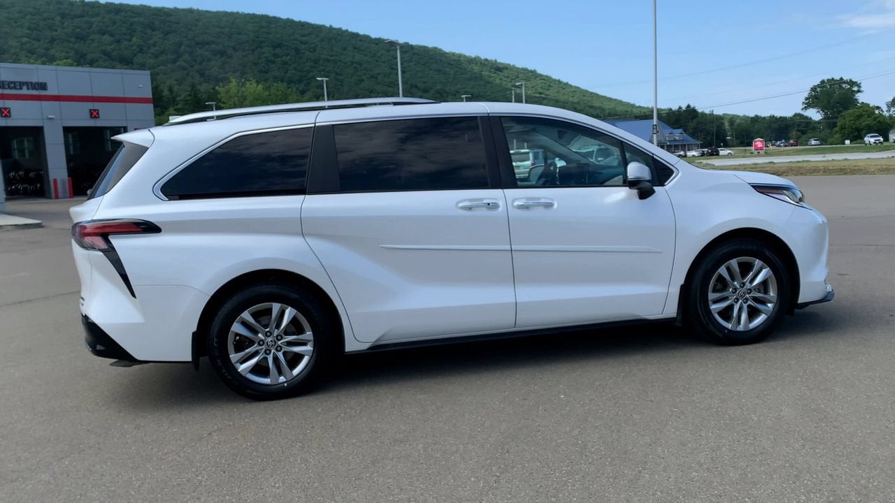 2023 Toyota Sienna Limited
