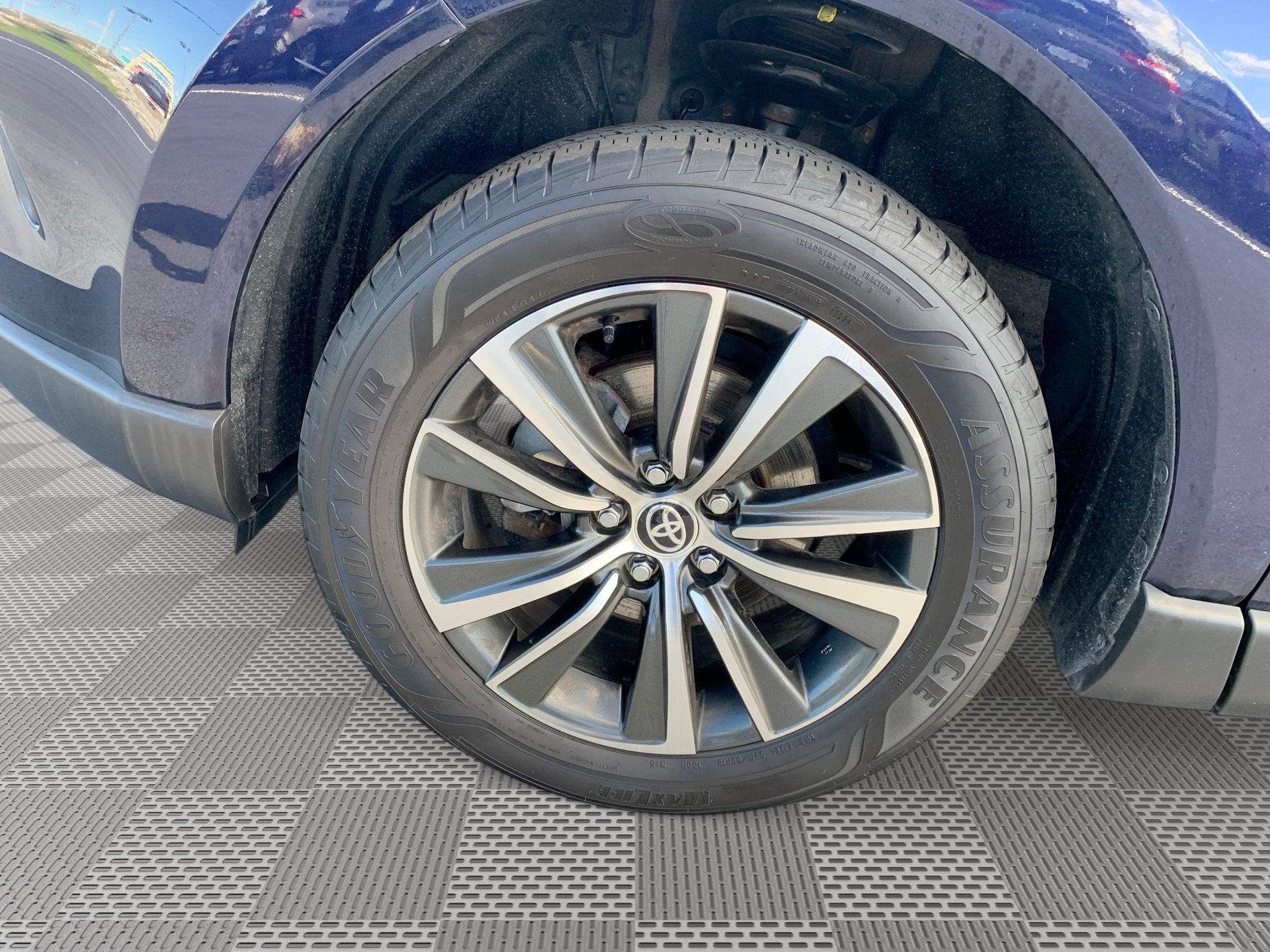 2024 Toyota Venza LE