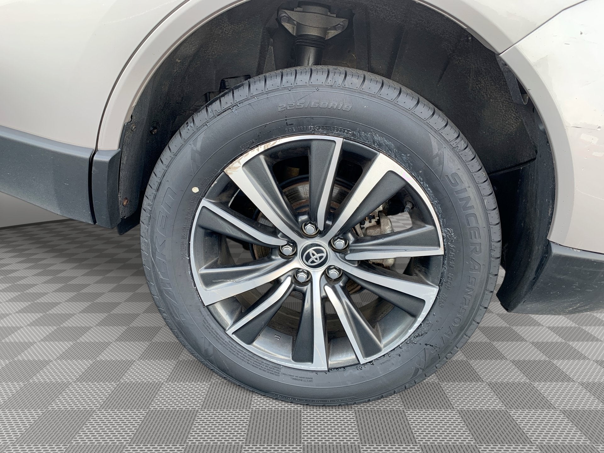 2024 Toyota Venza LE