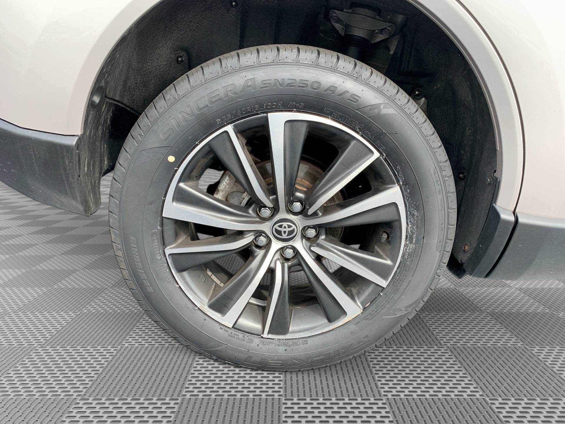 2024 Toyota Venza LE