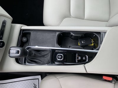 2022 Volvo XC90 T5 Momentum